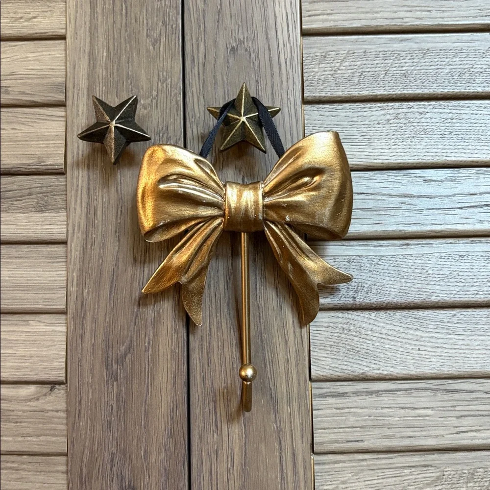 🎀🆕Gold Bow Wall Hooks, Bundle Of 2
